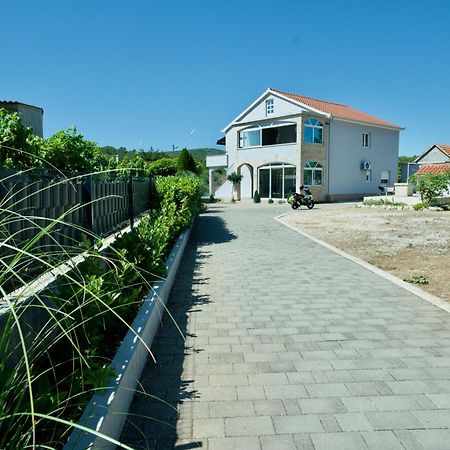 Apartment Lana Bristivica Exterior photo