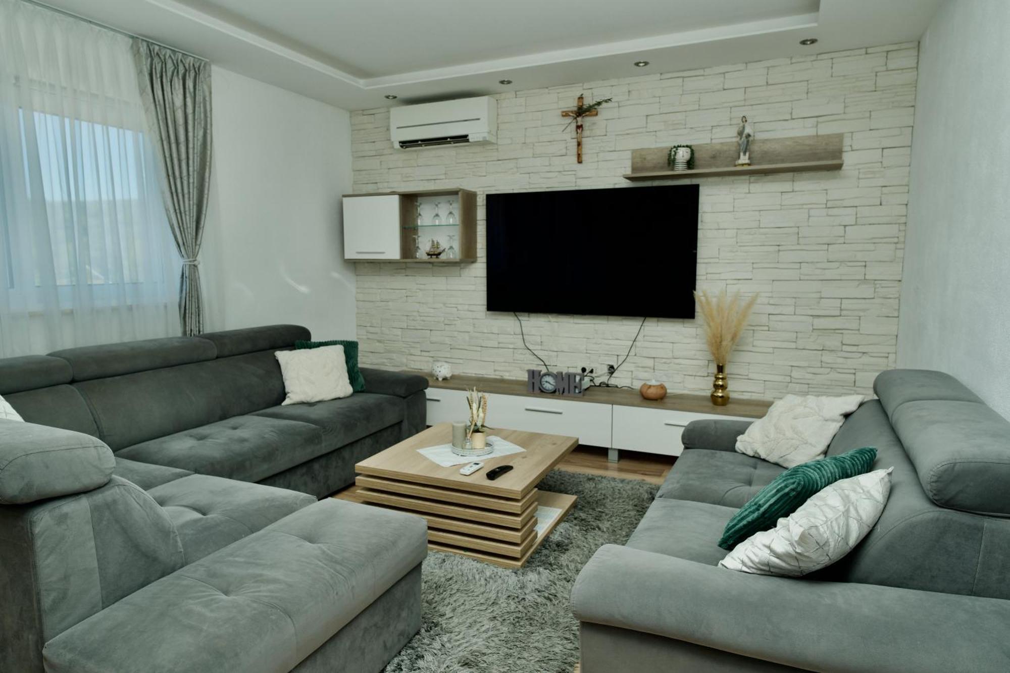 Apartment Lana Bristivica Exterior photo