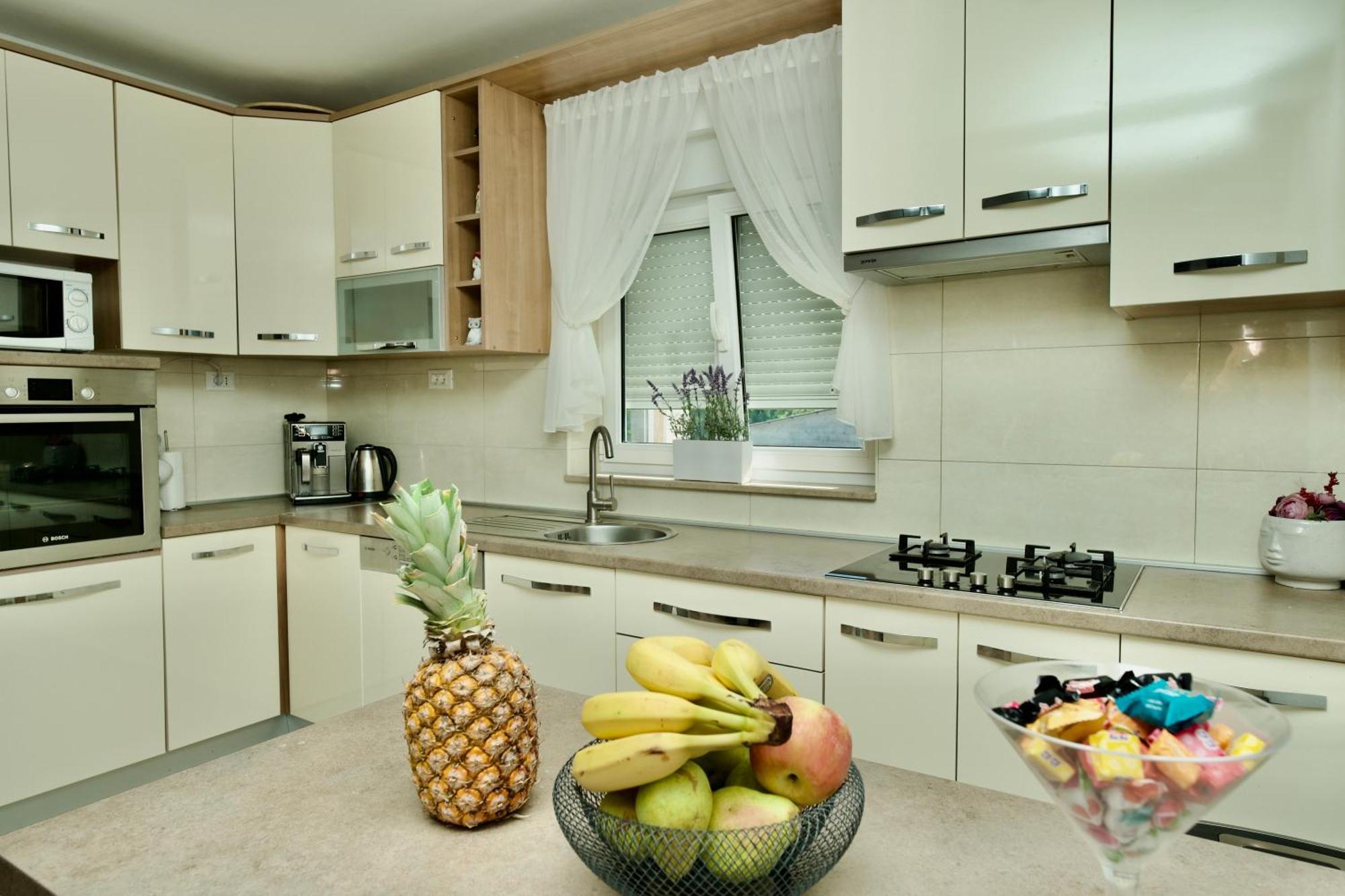 Apartment Lana Bristivica Exterior photo