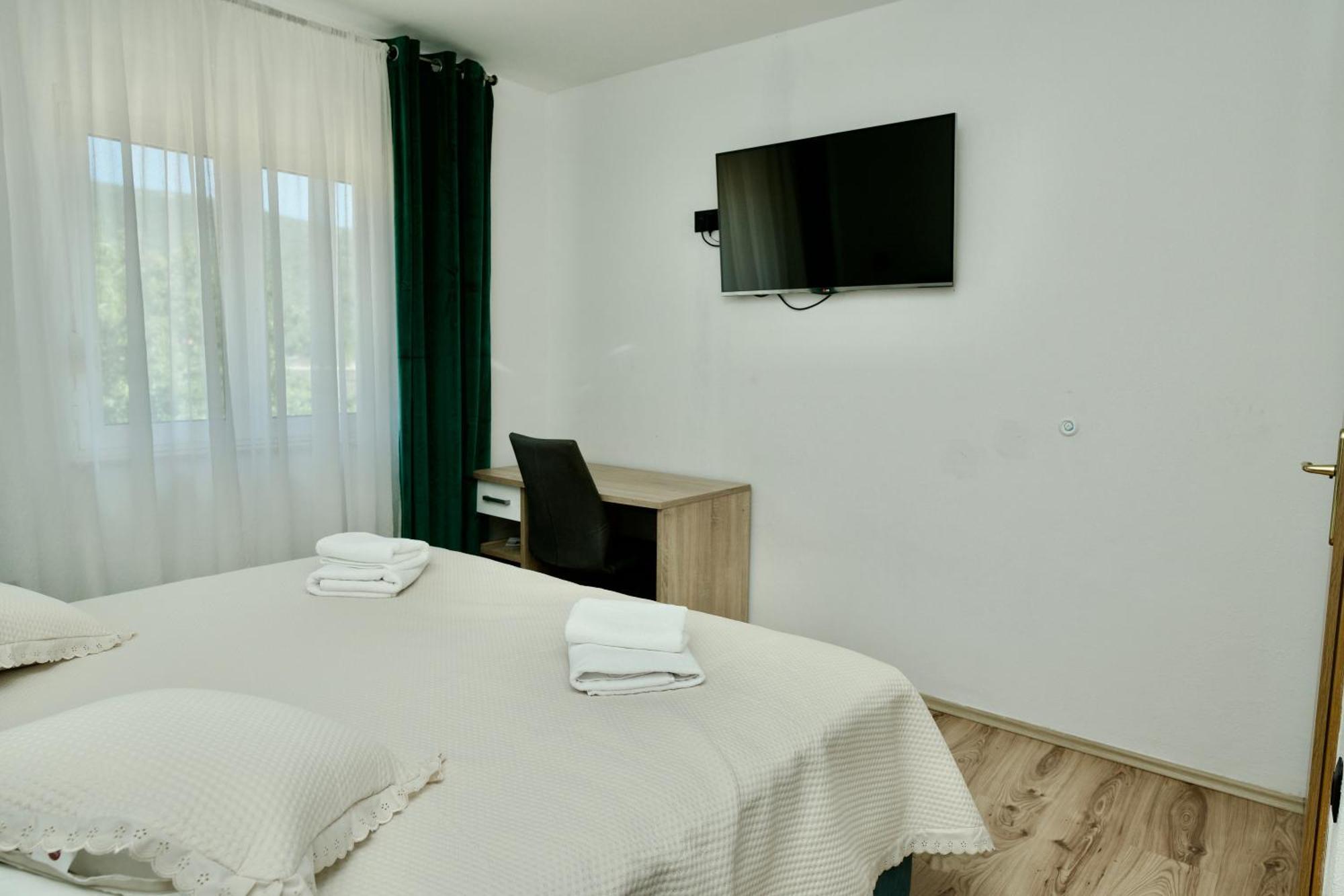 Apartment Lana Bristivica Exterior photo