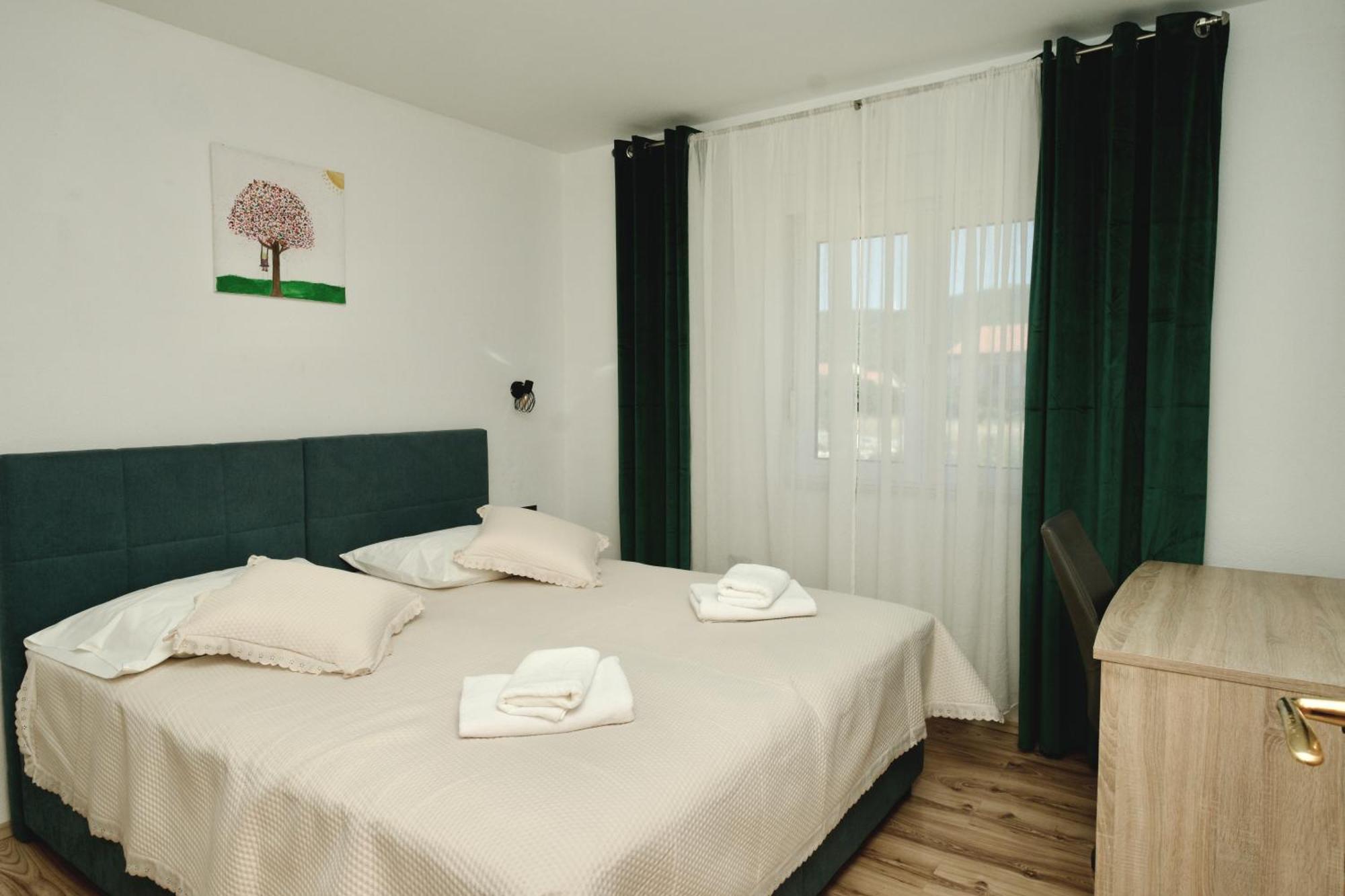 Apartment Lana Bristivica Exterior photo